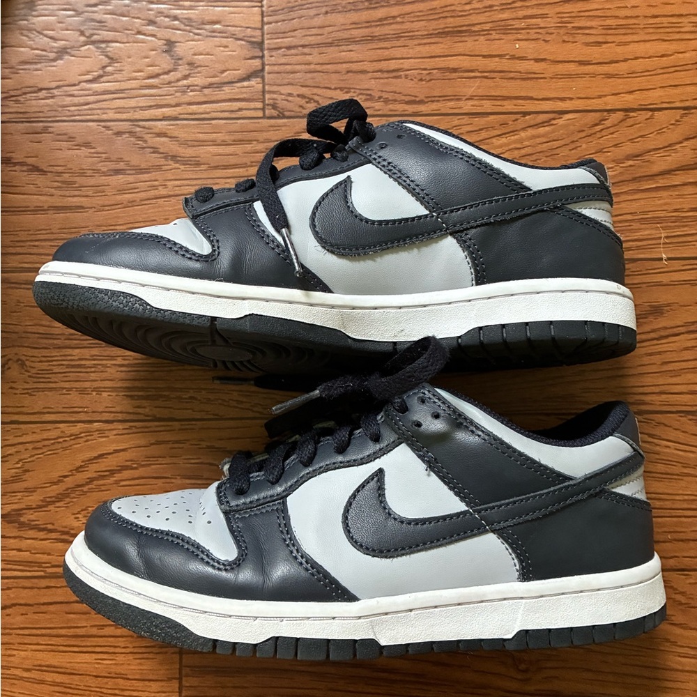 Nike Dunk - Georgetown 5Y (Fits a women’s 7)